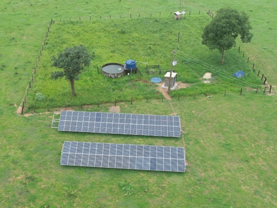 Sistema solar rural visto por drone